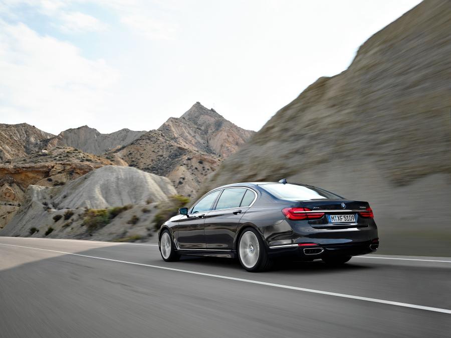 BMW 750Li xDrive 2015 года  (фото 37 из 41)